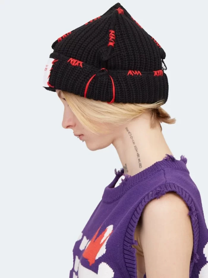 Carolean Beanie Black